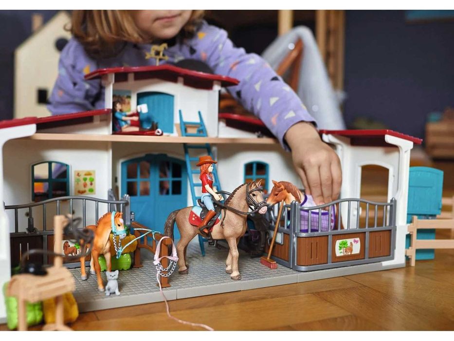 Konie Schleich Centrum Jeździeckie Stajnia Schleich + Akcesoria ZESTAW