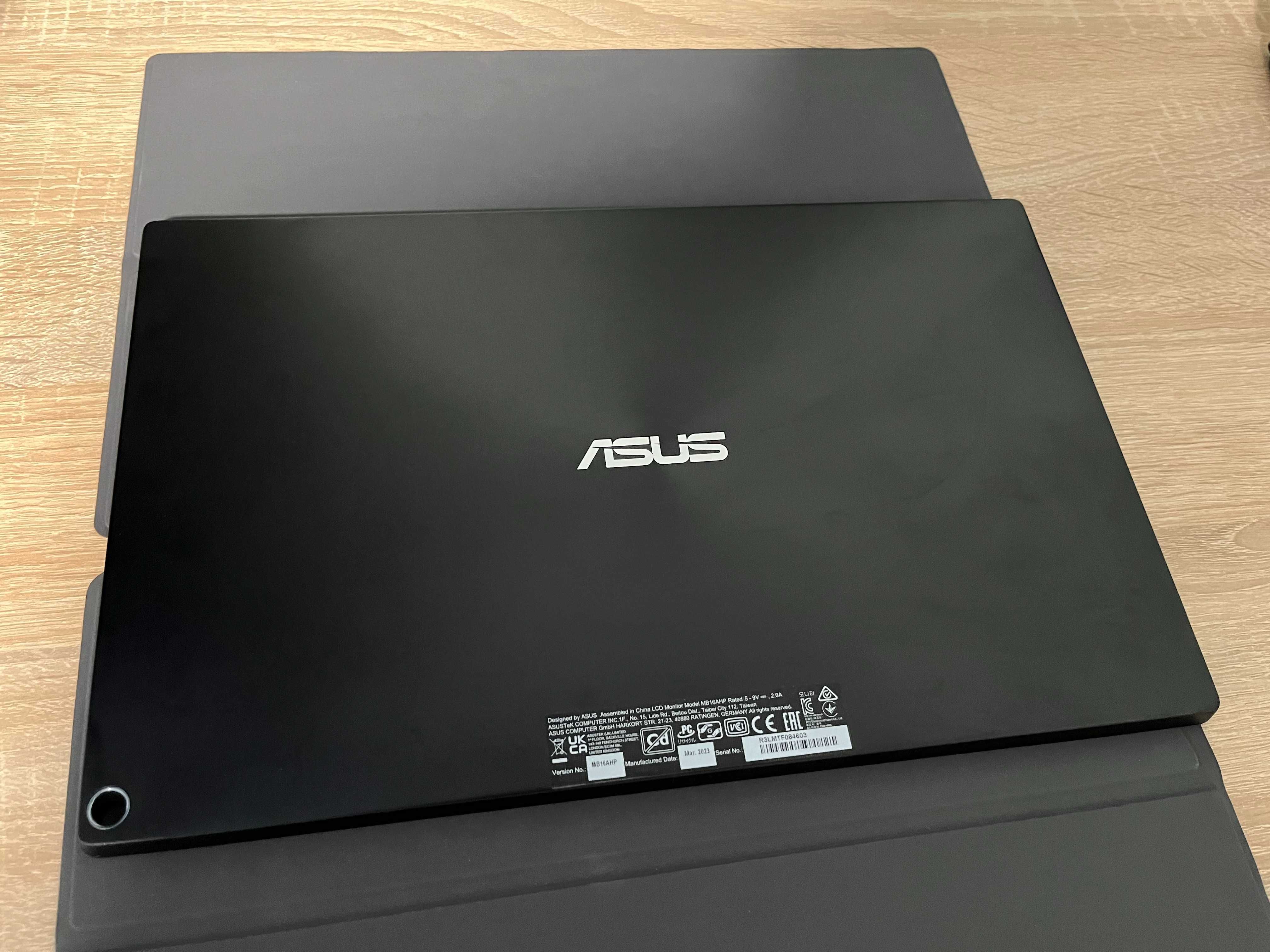 Портативний монітор Asus ZenScreen GO MB16AHP
