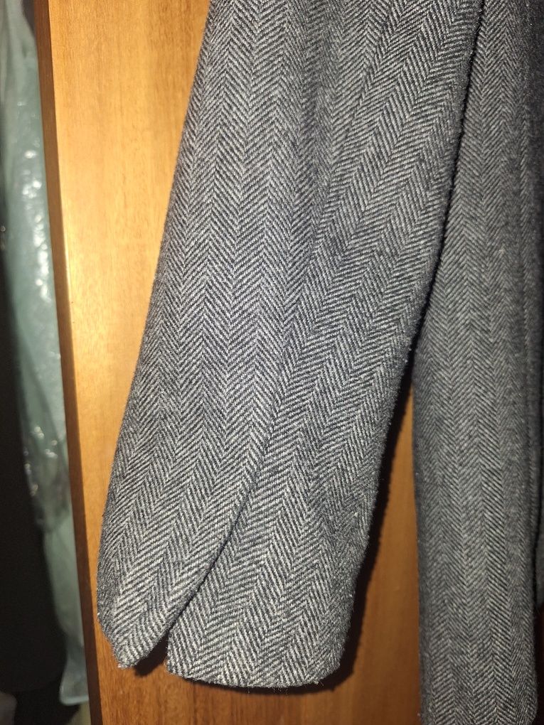 Sobretudo / Casaco Cinzento Pull & Bear

Tamanho M

Aperta estilo blaz