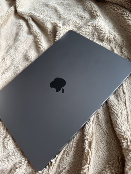 MacBook Air M2 stan idealny