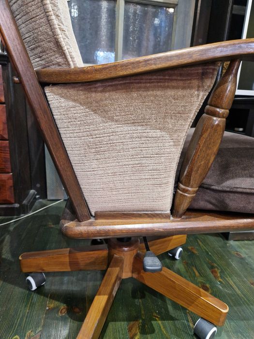 Fotel obrotowy z  dębiny-stan idealny