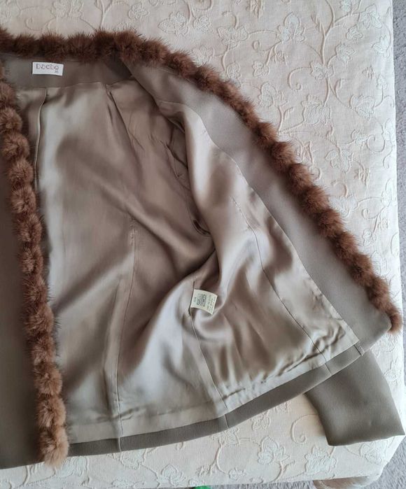 Casaco elegante com pelo