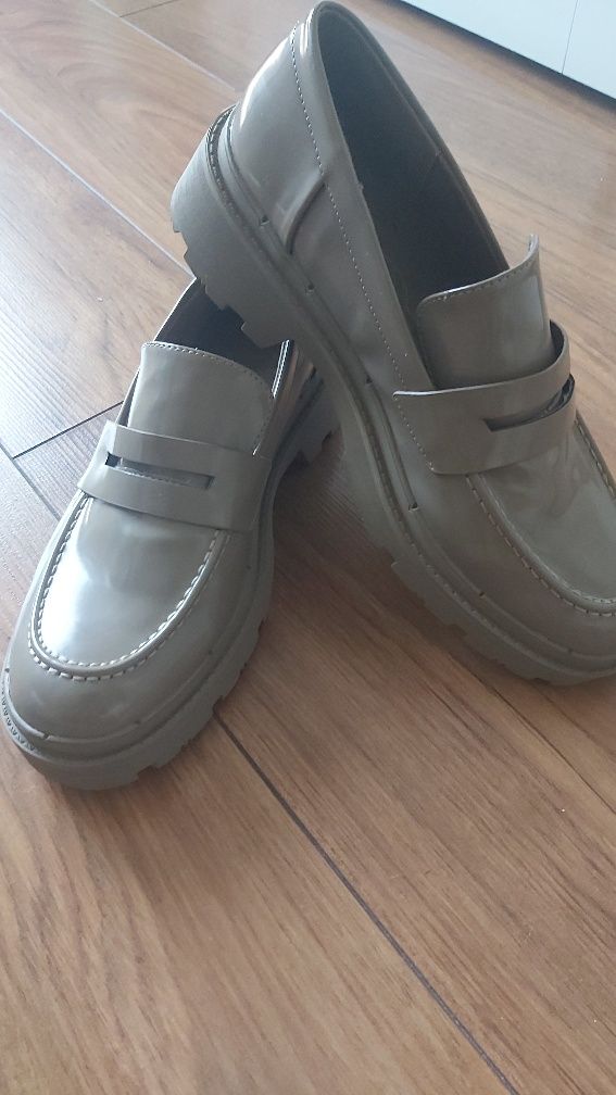 Mokasyny lakierowane  Zara
