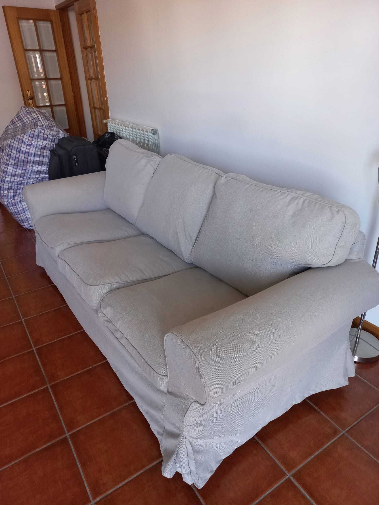 Sofá 3 lugares ótimo
