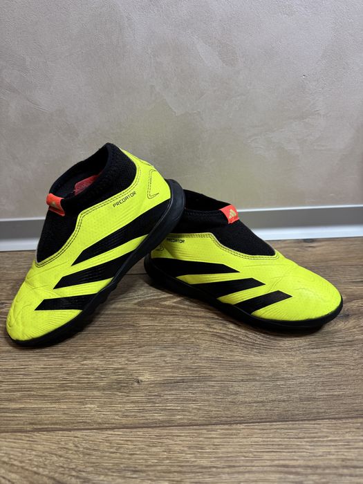Сороконіжки Adidas Predator р.31, устілки 19 см.