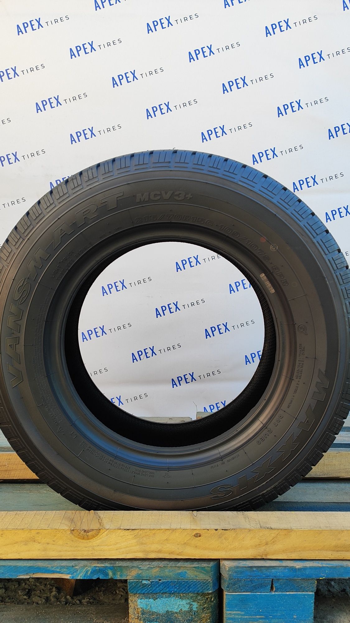 Шина розпаровка Maxxis 215/70 R15C 215*70 15 C  Vansmart MCV 3+