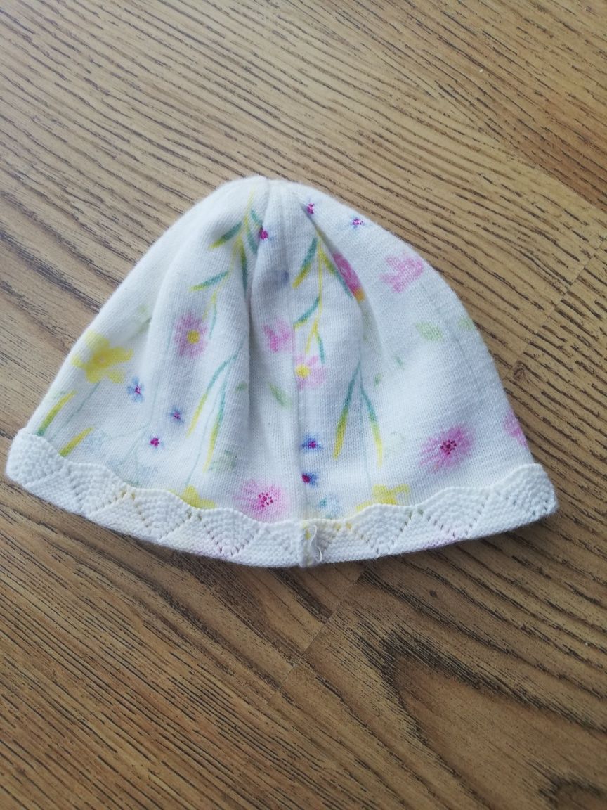Czapeczka niemowlęca 3-6msc czapka dla dziewczynki biała w kwiatki