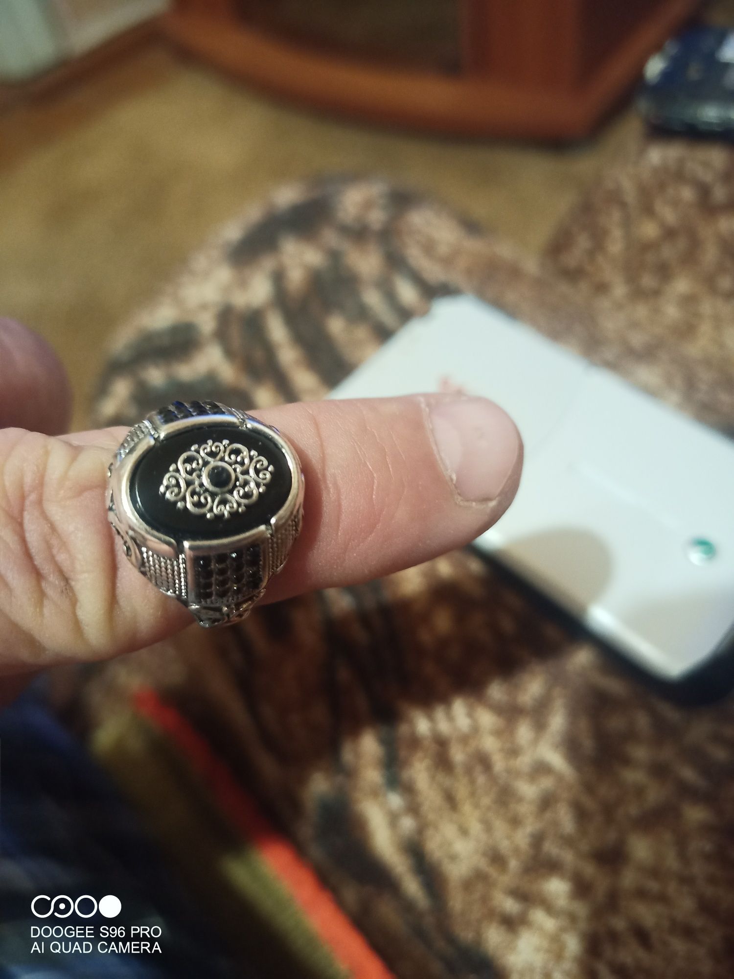 Продам шикарный перстень 20р.