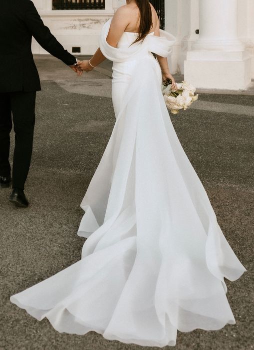 Suknia ślubna, dopasowana, minimalistyczna, Avenue 22