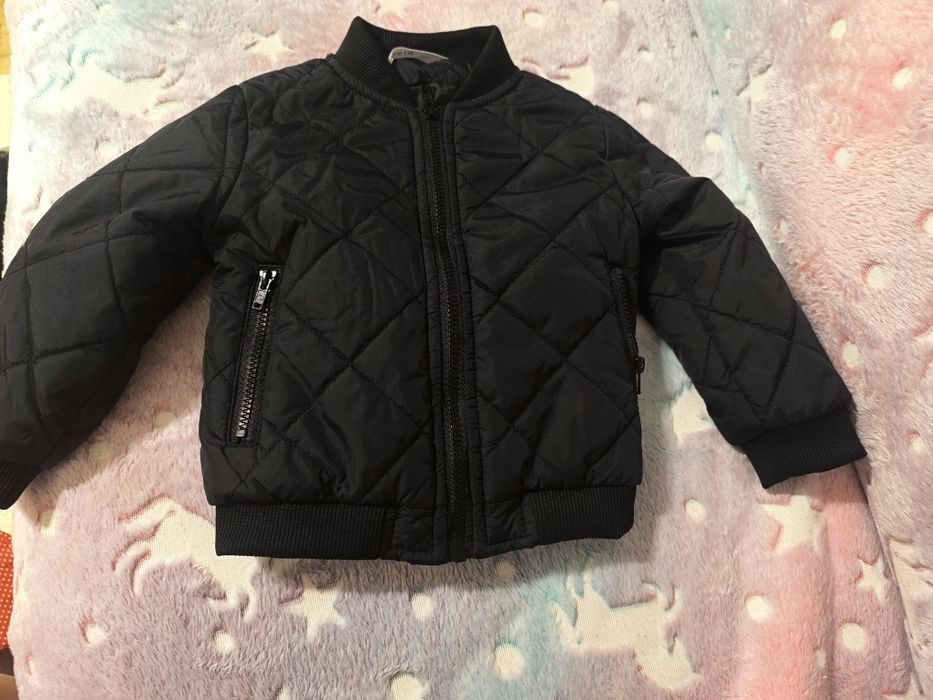 Czarna kurtka kurteczka unisex pikowana kurtka bomberka dla chłopca