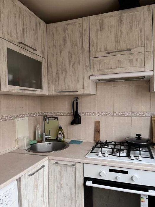 Продам 2к кв. Новые дома. Метро Дворец спорта пешком.  3\9