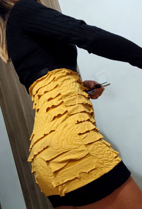 Sukienka czarno-żółta z paskiem M