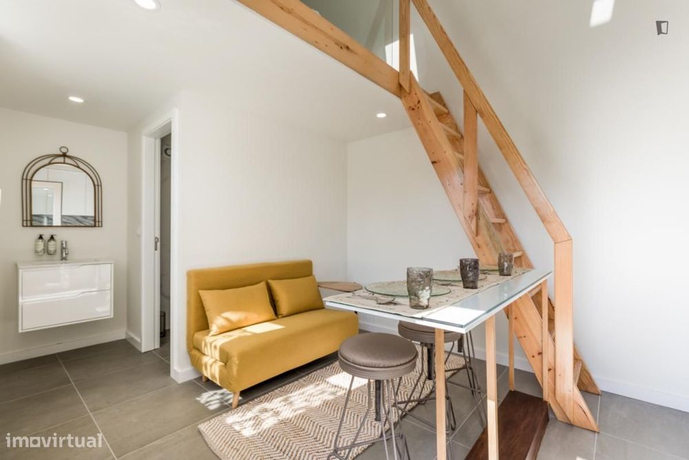 Estúdio - localizado em Miragaia Porto