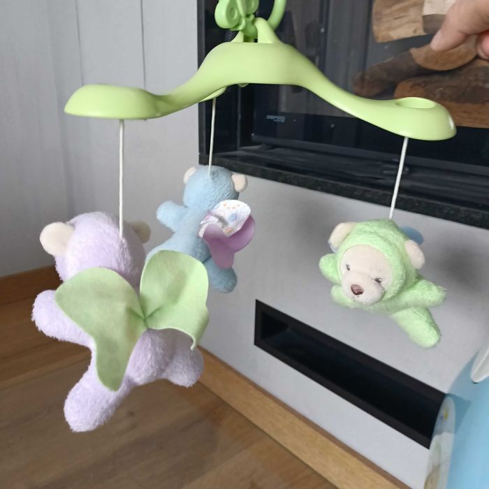 Karuzela lozeczkowa Fisher Price z projektorem i tanczacymi misiami
