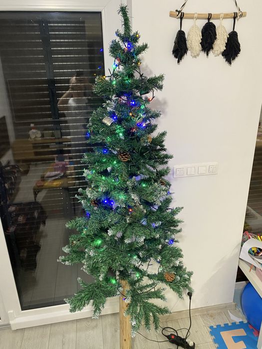 Sztuczna choinka na pniu 180cm + lampki