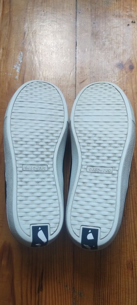 Кросівки шкіряні Skechers, 38(25).