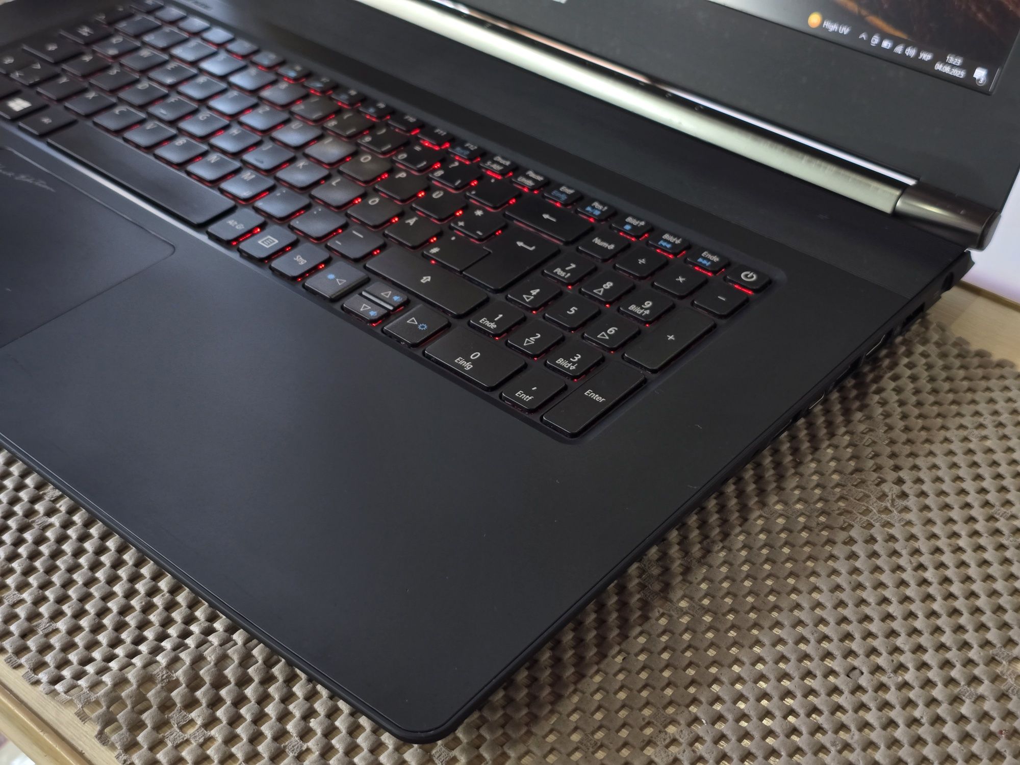 Ігровий ноутбук Acer Nitro 17.3 Full HD I7-6700HQ / GTX 965 4GB DDR5