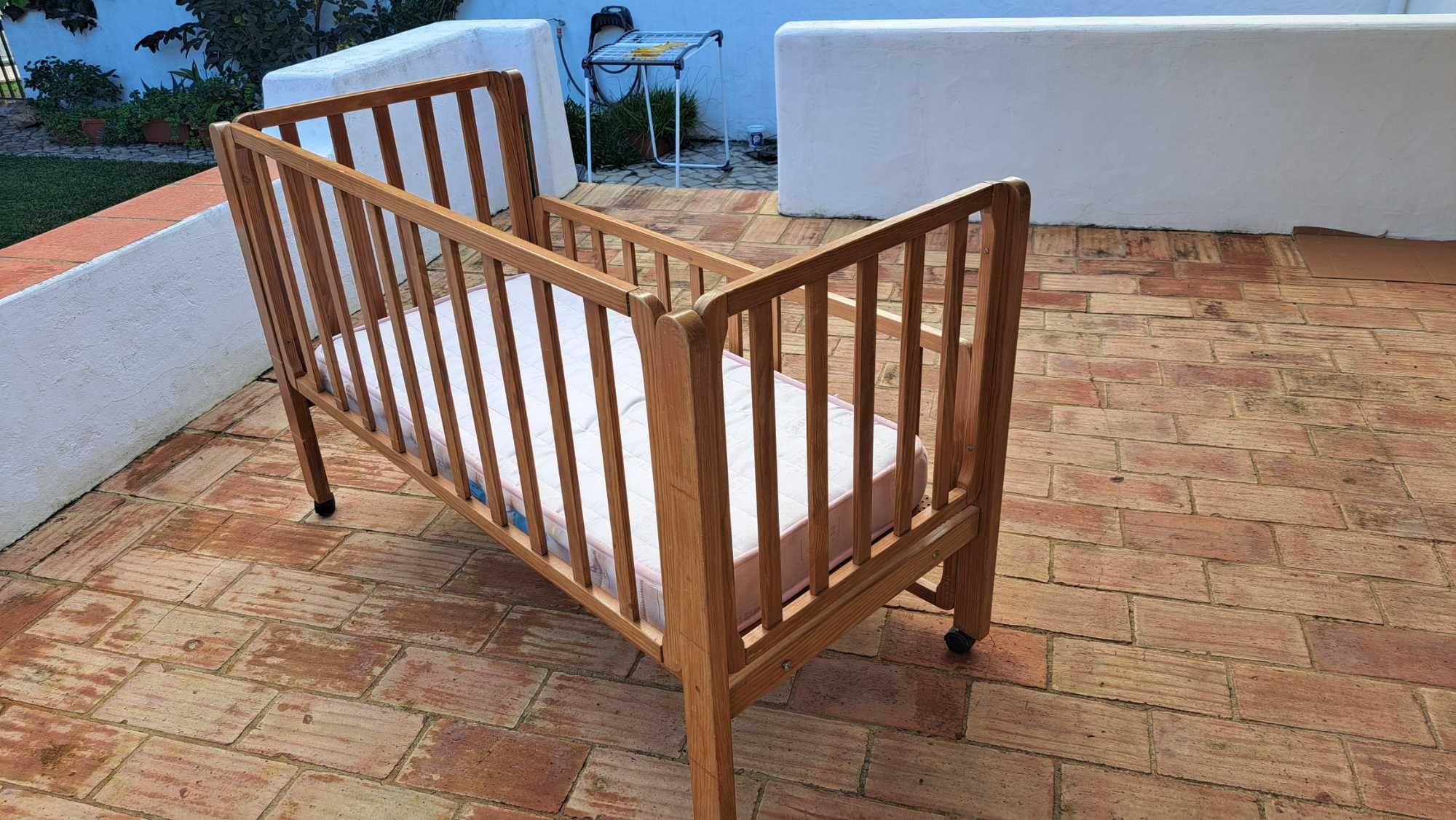 Cama de Bébé com colchâo