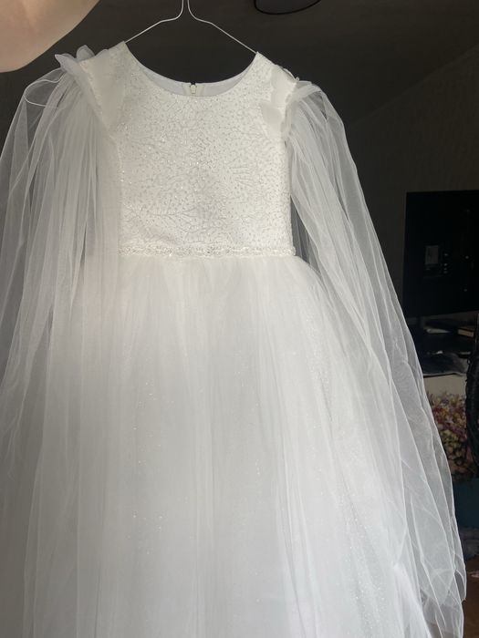 Біле плаття, для дівчинки 7-8рочків.