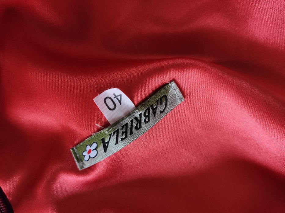 Malinowa zwiewna koktajlowa sukienka