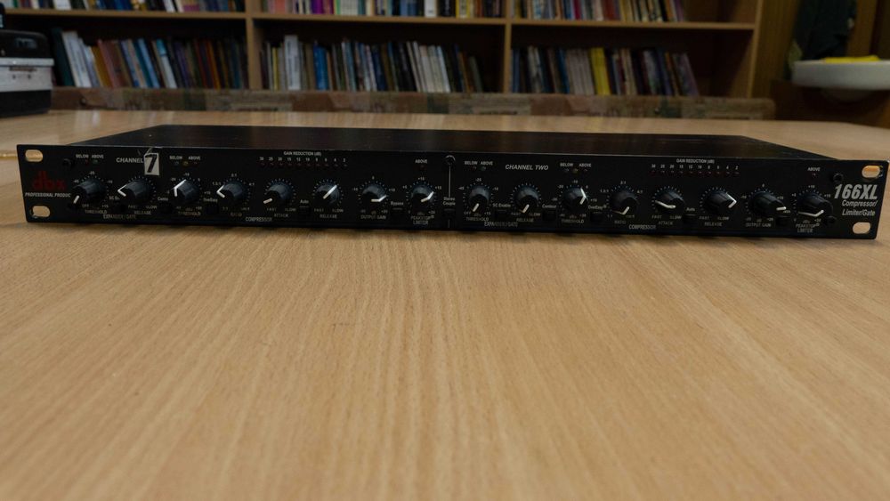Компрессор/лимитер/гейт DBX 166XL