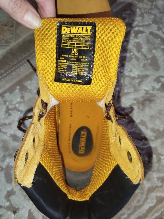 Чоловіче взуття в ідеальному стані