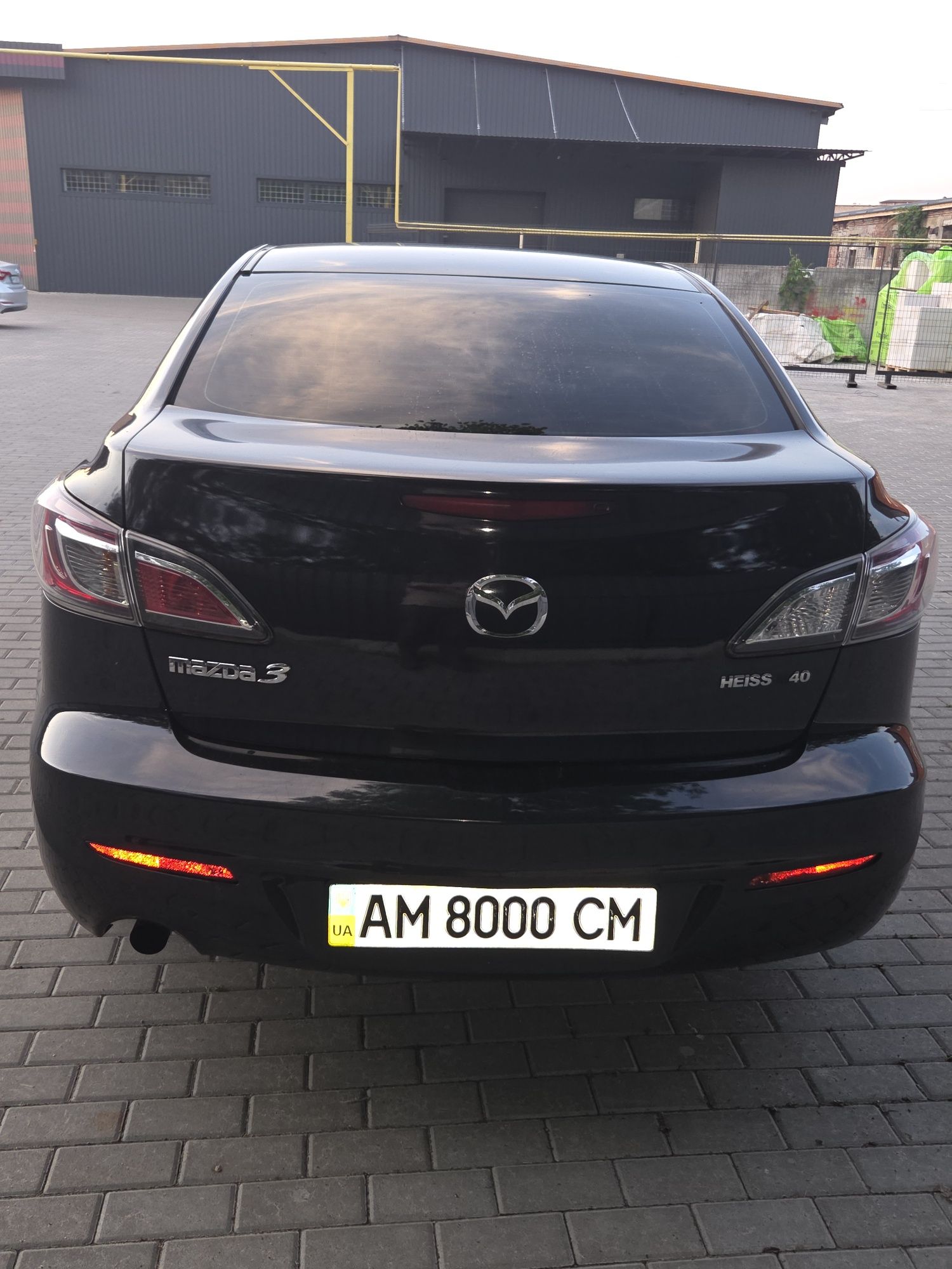 Продаємо власний автомобіль Мазда 3