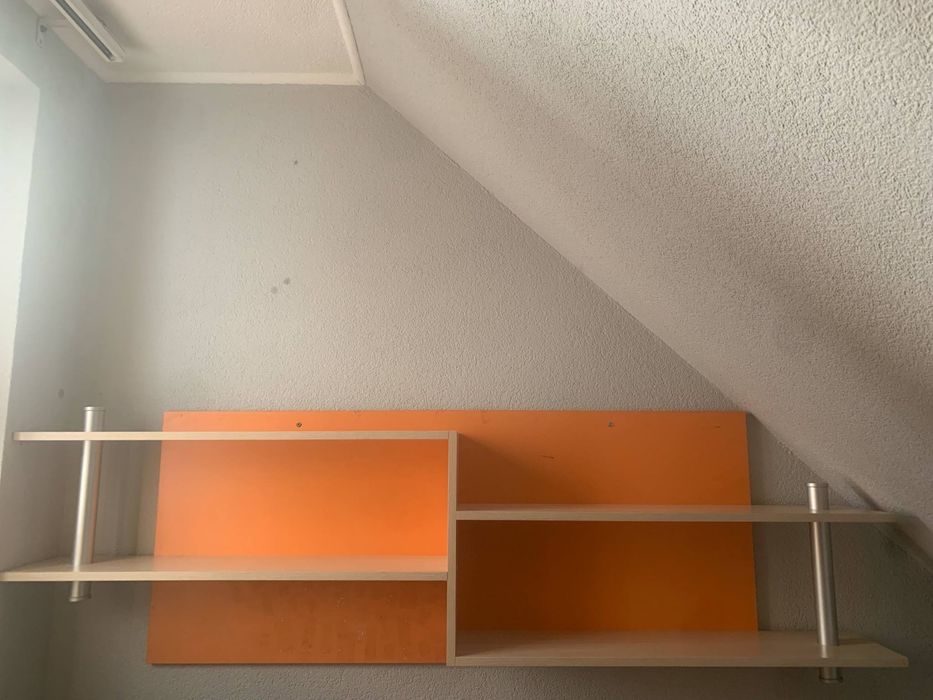 Biurko i szafka na ściane