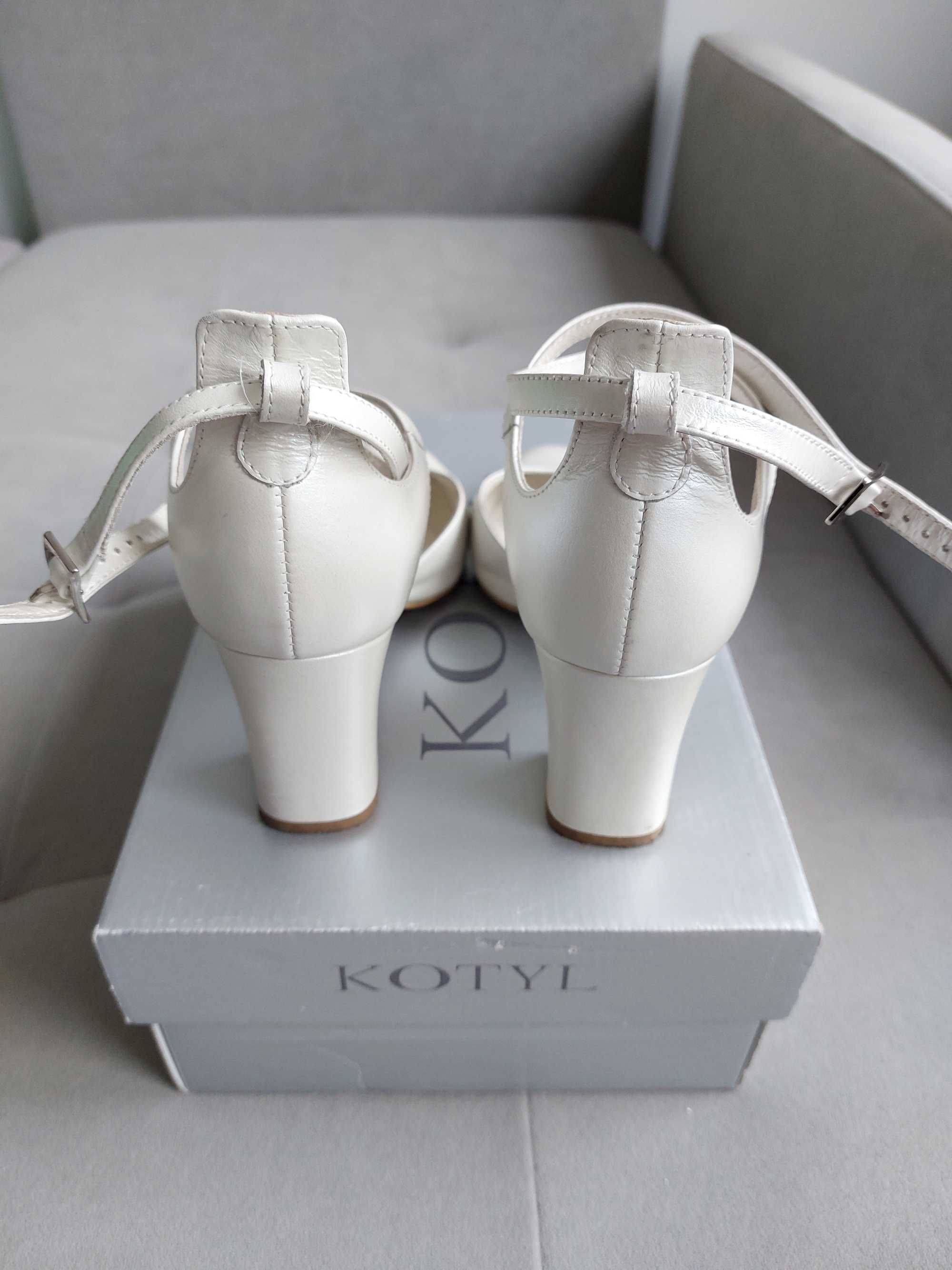 Buty ślubne Kotyl 7101 perłowe ecru r. 35 czółenka