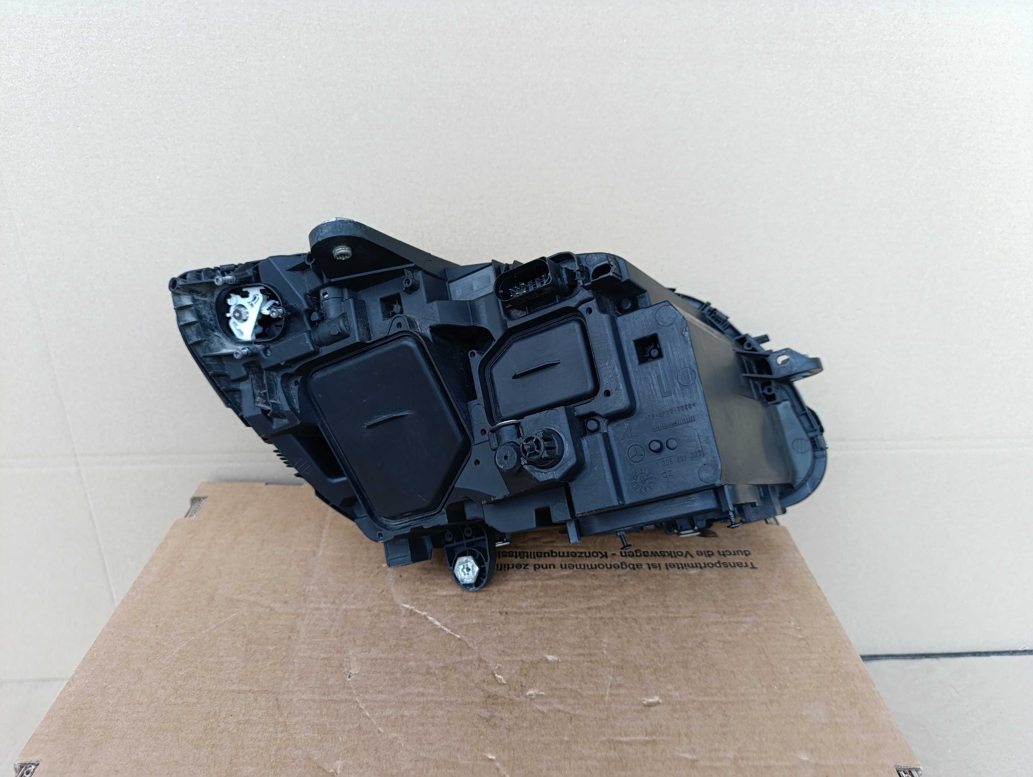 MERCEDES W205 W 205 lampa lewa przód przednia reflektor 205.906.3703