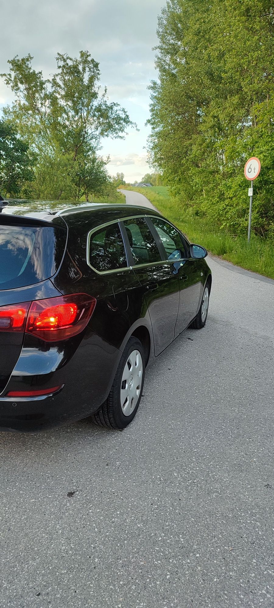 Opel Astra J SPORT TOURER 2.0 CDTi Bogate wyposażenie/skóra/Xenon.
