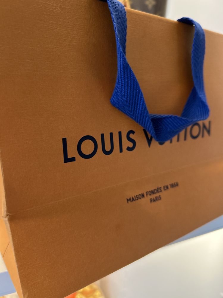 Mała papierowa torebka Louis Vuitton plamy