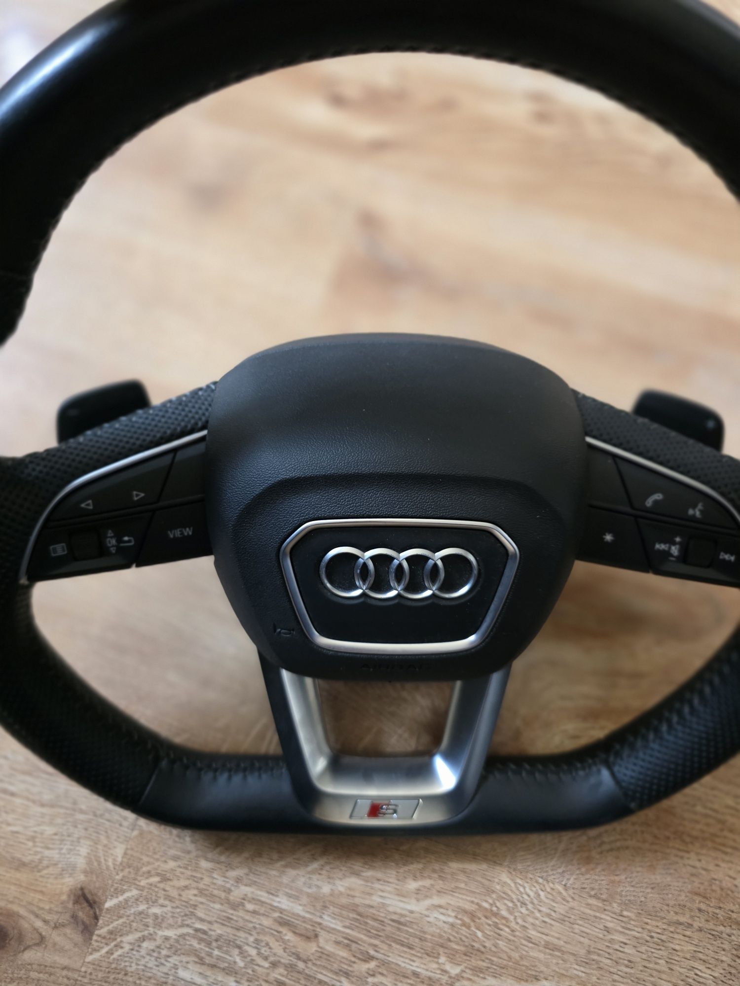 Kierownica Audi Q3 święta z łopatkami