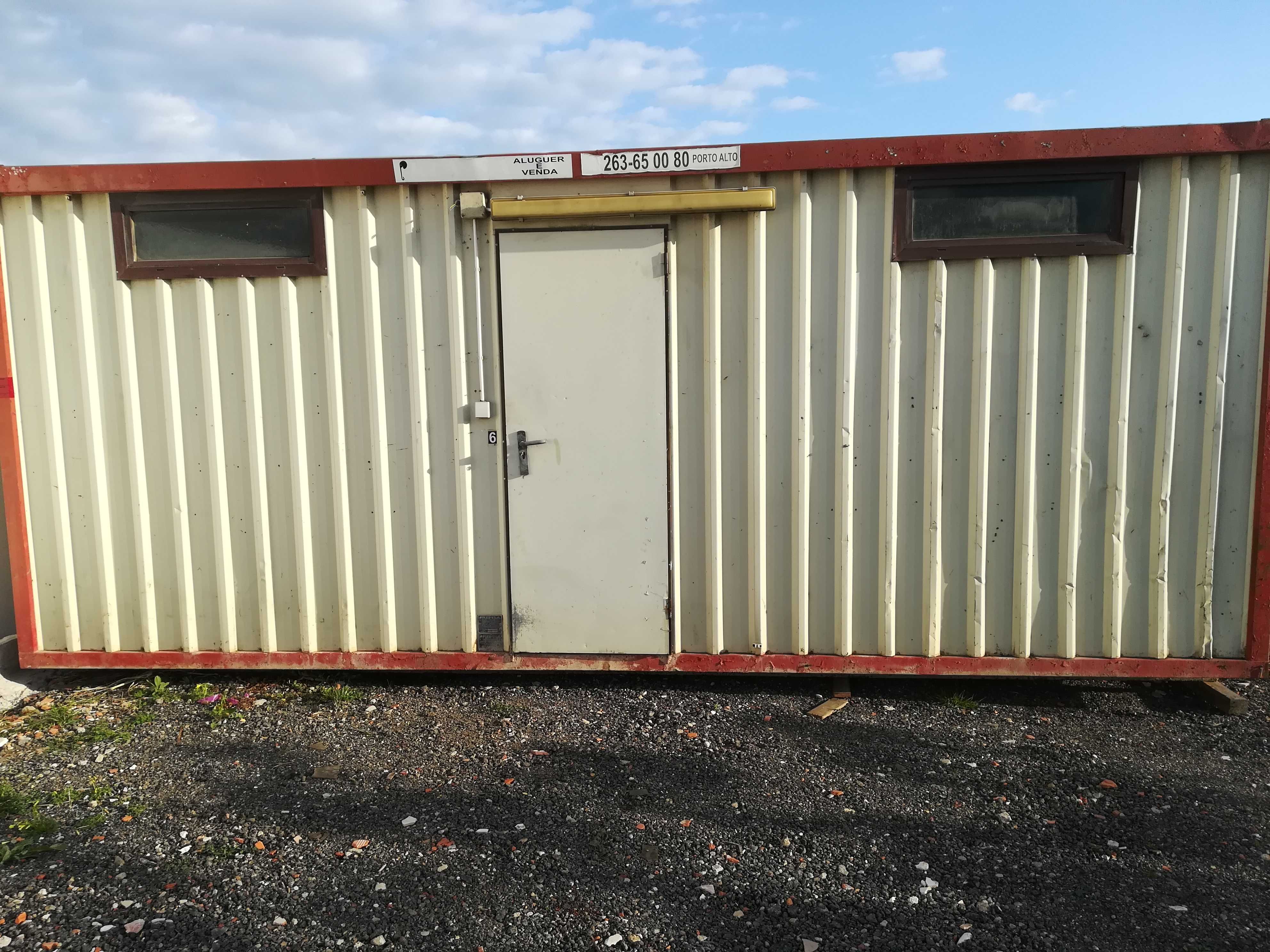 Self storage container