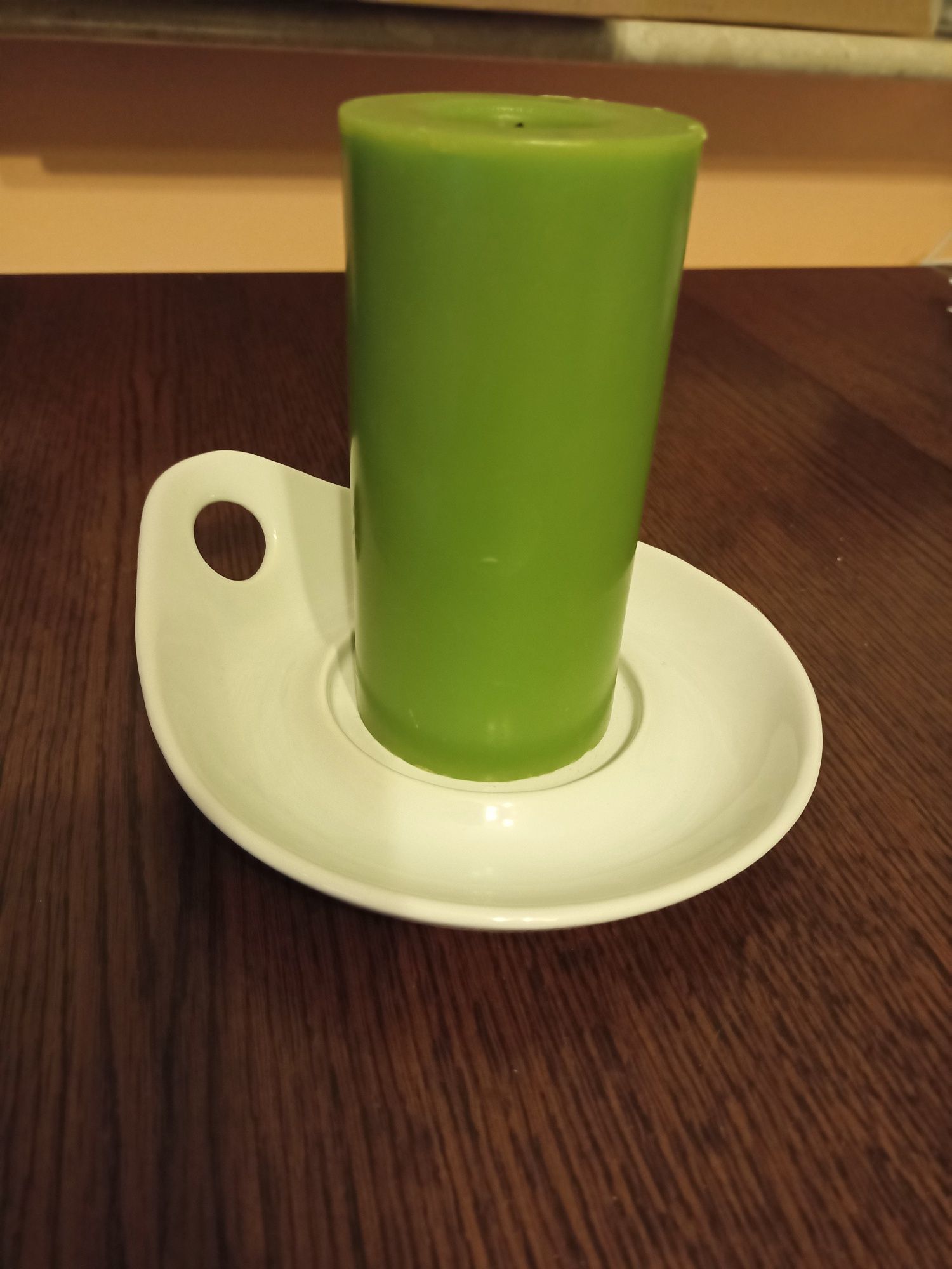 Świeczka Ikea zielona z podstawkiem ceramicznym białym