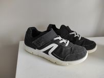 Buty sportowe Decathlon r. 36 zapinane na rzep