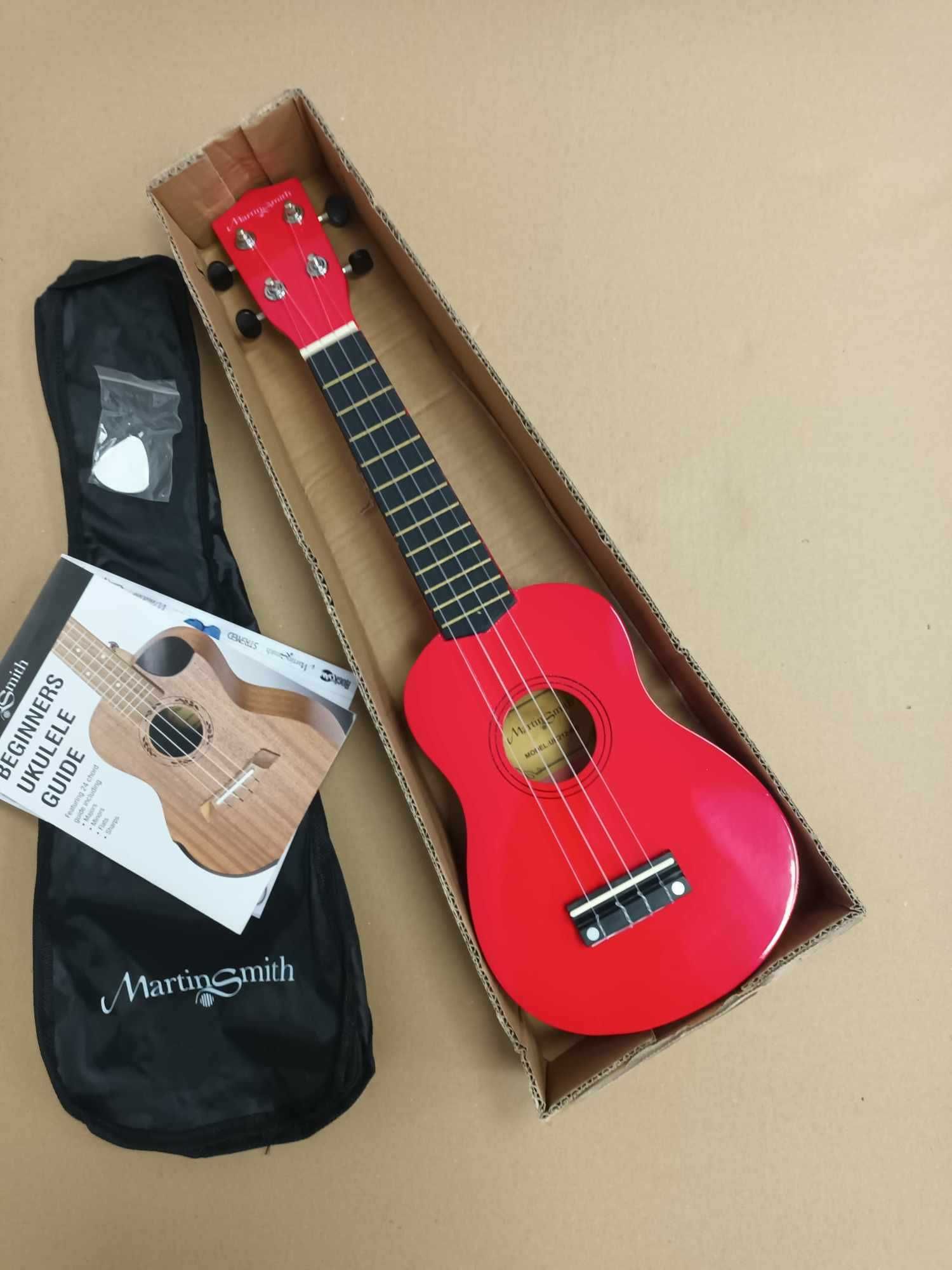 UKULELE Sopranowe Martin Smith Pokrowiec Kostka Czerwone Zestaw