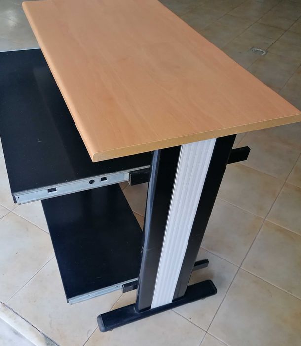 Mesa secretaria, para computador, com apoio