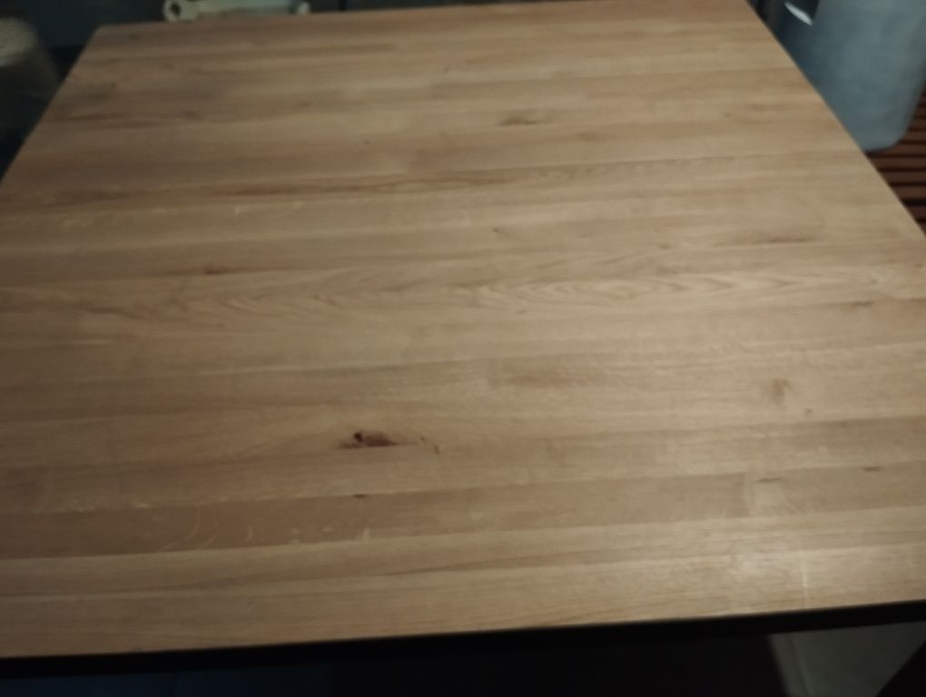 Mesa de jantar quadrada