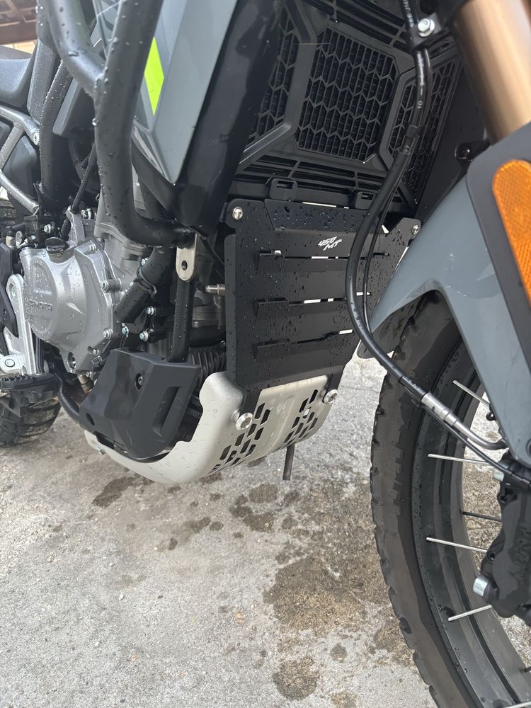 Cfmoto 450mt com malas em aluminio