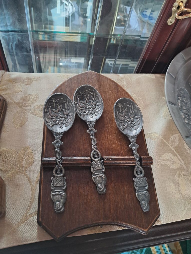 Conjunto com supote de madeira em estanho