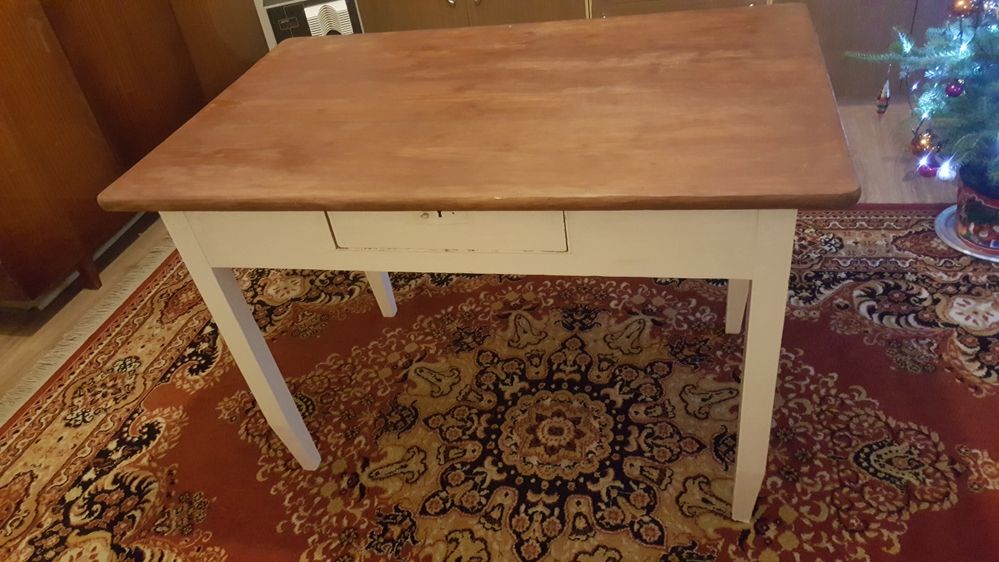 stół drewniany stary retro zabytek zabytkowy