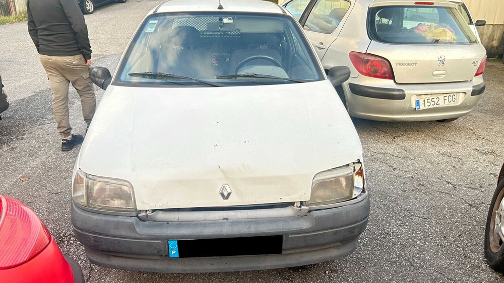 Renault Clio 1.9 D Só Para Peças