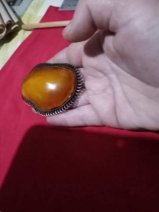 Янтарна, бурштинові брошка.