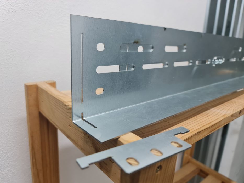 Szyna montażowa do szafy serwerowej RACK. Regulowana 2 sposoby montażu