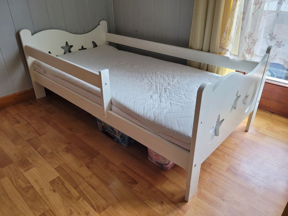 Łóżko dziecięce z materacem
