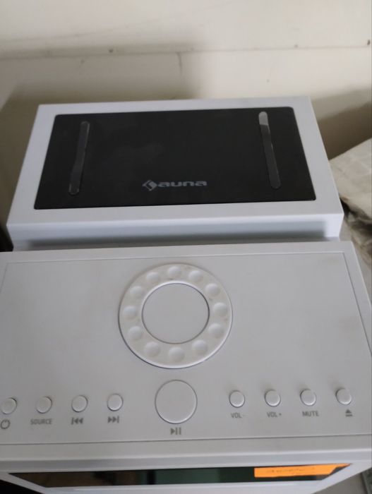 Акустична колонка з чотирма динаміками та функцією блютуз і не тільки