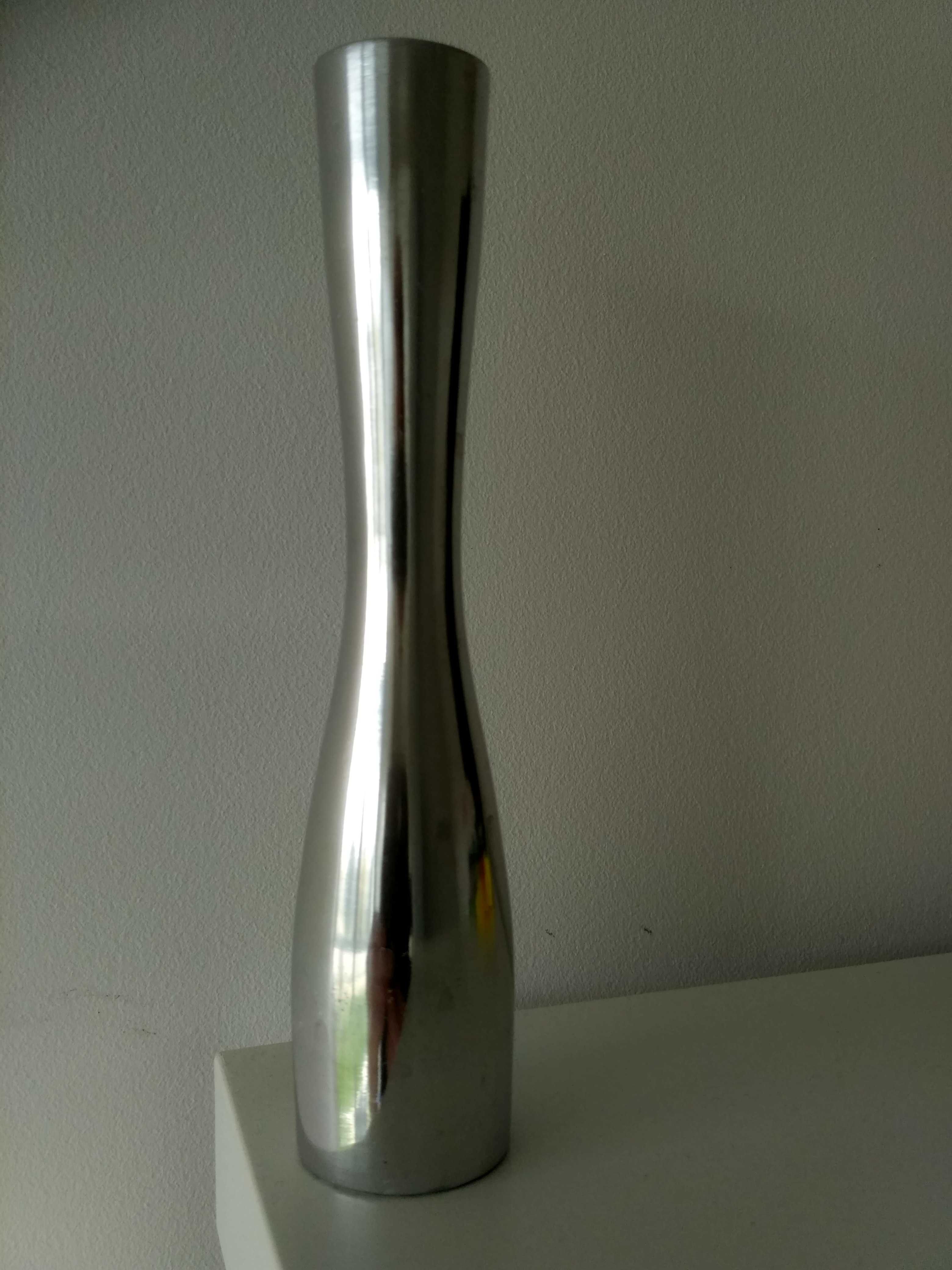 Klasyczny Metalowy wazon vintage, wysokość 17,5 cm
