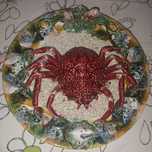 Prato decorativo com representação de caranguejo, artesanal