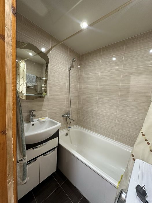 ВІЛЬНА‼️Подобово двокімнатна центр перший поверх